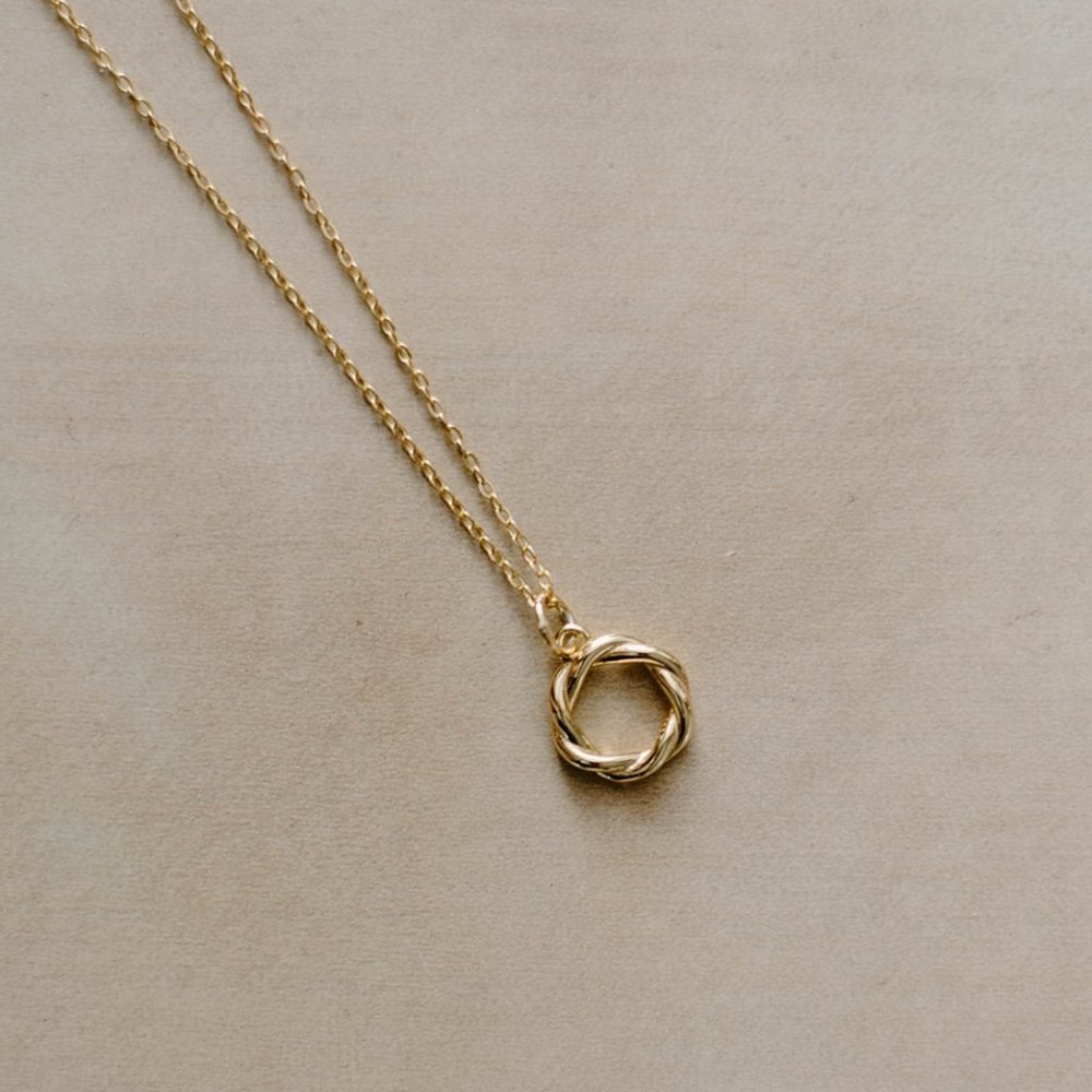 LAUREL - Simple vintage style twist circle pendant necklace